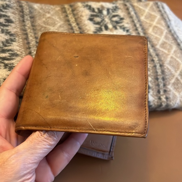 BRIGHTON VINTAGE DISTRESSED MENS LEATHER BILLFOLD - Picture 8 of 9